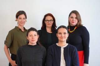Foto der fünf Mitarbeitenden des Bereichs Gleichstellungs-Check